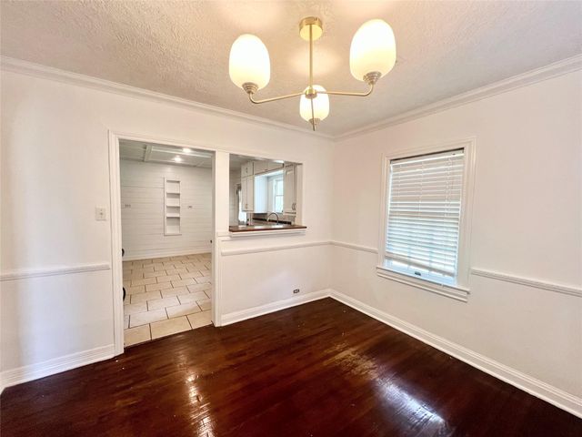 217 13th Avenue N, Texas City, TX 77590