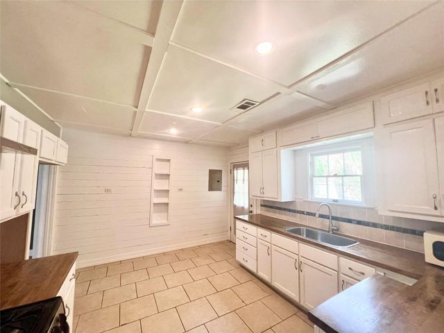 217 13th Avenue N, Texas City, TX 77590