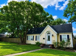 217 13th Avenue N, Texas City, TX 77590