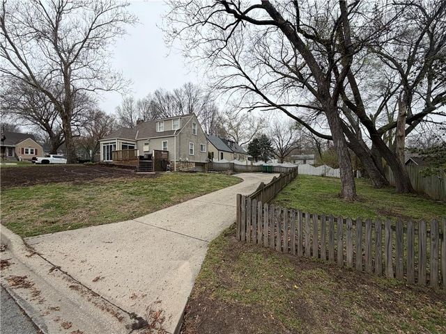 5153 Nall Avenue, Roeland Park, KS 66202