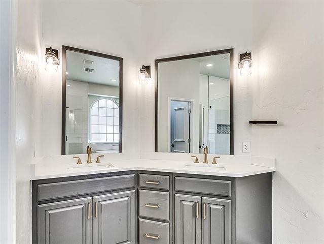16716 Covington Manor, Edmond, OK 73012