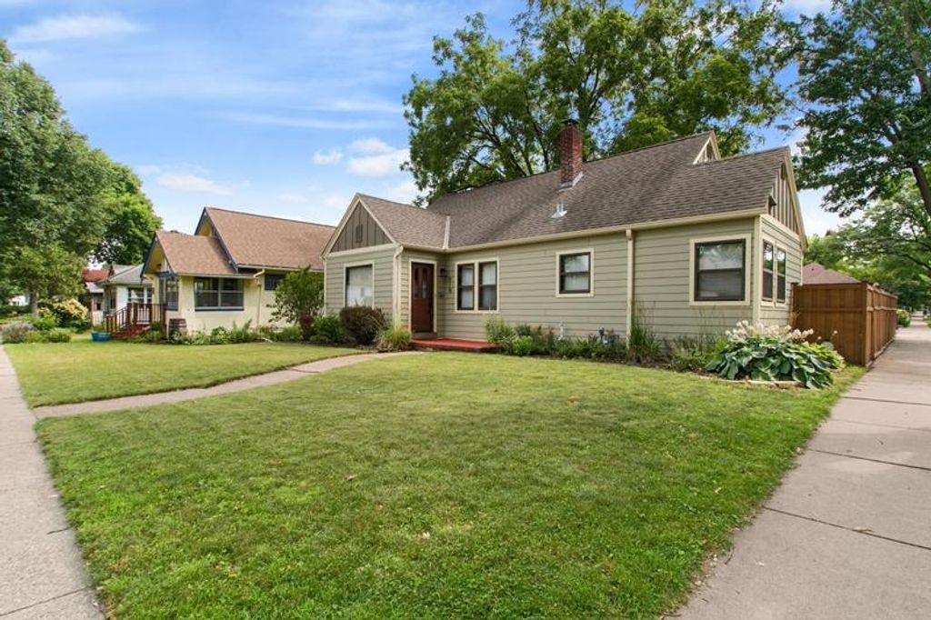 418 Brimhall Street, Saint Paul, MN 55105