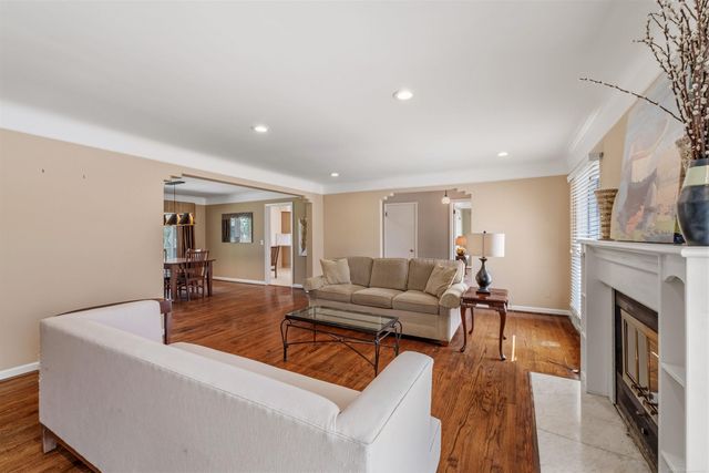 1040 N Renaud Road, Grosse Pointe Woods, MI 48236