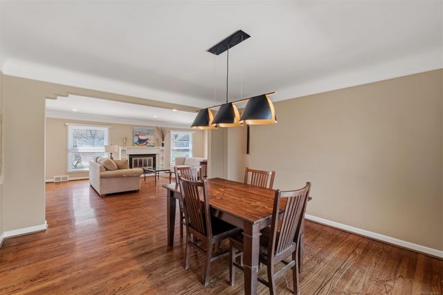 1040 N Renaud Road, Grosse Pointe Woods, MI 48236