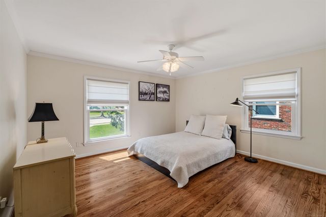 1040 N Renaud Road, Grosse Pointe Woods, MI 48236