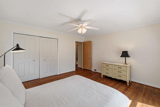 1040 N Renaud Road, Grosse Pointe Woods, MI 48236