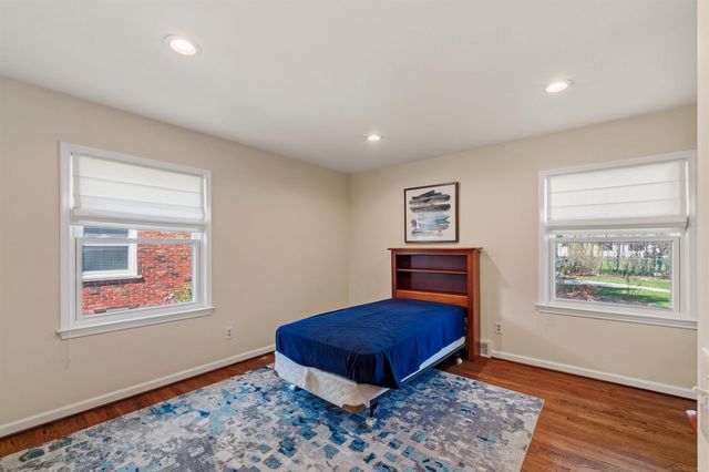 1040 N Renaud Road, Grosse Pointe Woods, MI 48236
