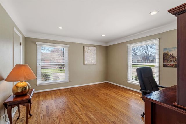 1040 N Renaud Road, Grosse Pointe Woods, MI 48236