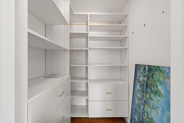 1040 N Renaud Road, Grosse Pointe Woods, MI 48236