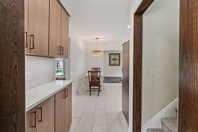 1040 N Renaud Road, Grosse Pointe Woods, MI 48236