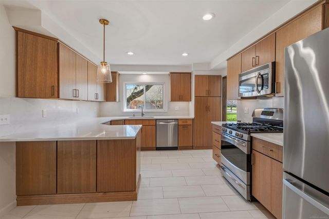 1040 N Renaud Road, Grosse Pointe Woods, MI 48236