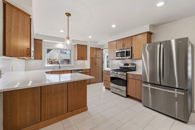 1040 N Renaud Road, Grosse Pointe Woods, MI 48236