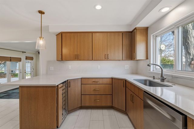 1040 N Renaud Road, Grosse Pointe Woods, MI 48236