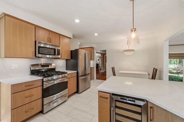1040 N Renaud Road, Grosse Pointe Woods, MI 48236