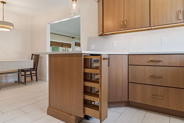 1040 N Renaud Road, Grosse Pointe Woods, MI 48236