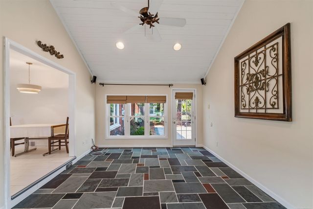 1040 N Renaud Road, Grosse Pointe Woods, MI 48236