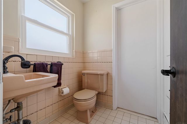 1040 N Renaud Road, Grosse Pointe Woods, MI 48236