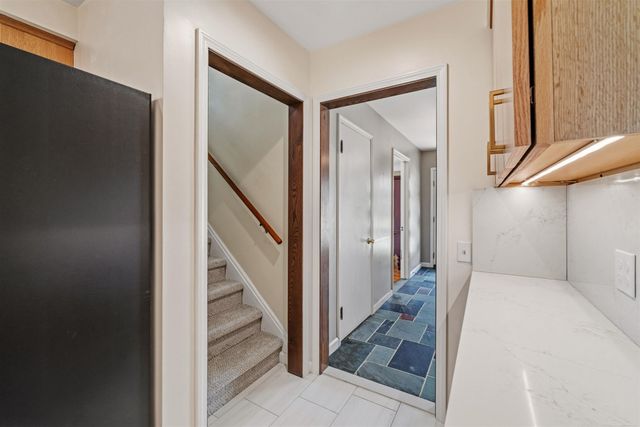 1040 N Renaud Road, Grosse Pointe Woods, MI 48236