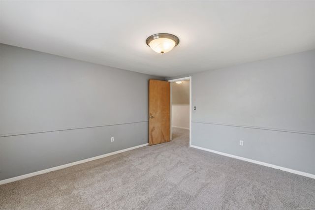 1040 N Renaud Road, Grosse Pointe Woods, MI 48236