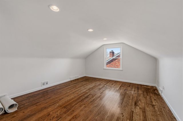 1040 N Renaud Road, Grosse Pointe Woods, MI 48236