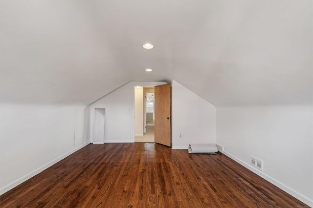 1040 N Renaud Road, Grosse Pointe Woods, MI 48236