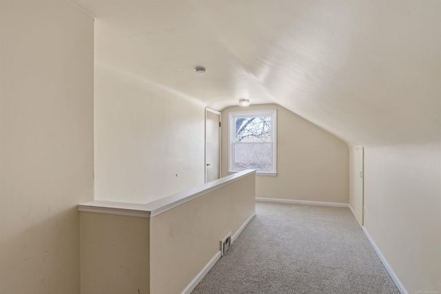 1040 N Renaud Road, Grosse Pointe Woods, MI 48236