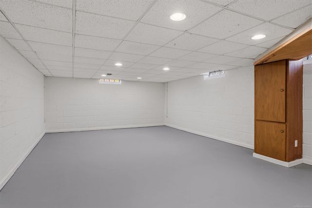 1040 N Renaud Road, Grosse Pointe Woods, MI 48236
