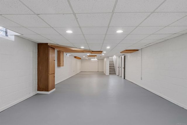 1040 N Renaud Road, Grosse Pointe Woods, MI 48236