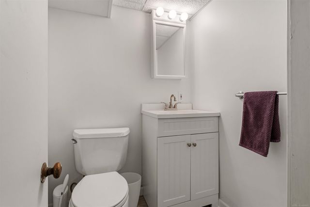 1040 N Renaud Road, Grosse Pointe Woods, MI 48236