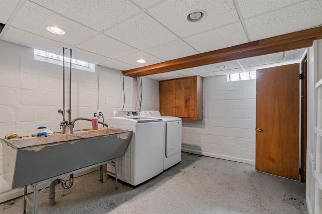 1040 N Renaud Road, Grosse Pointe Woods, MI 48236