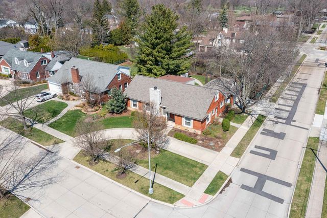 1040 N Renaud Road, Grosse Pointe Woods, MI 48236