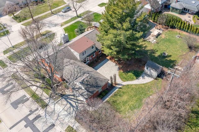 1040 N Renaud Road, Grosse Pointe Woods, MI 48236