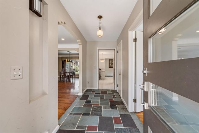 1040 N Renaud Road, Grosse Pointe Woods, MI 48236