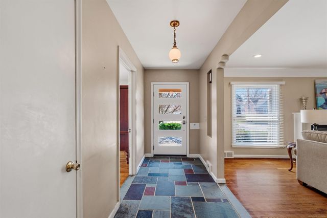1040 N Renaud Road, Grosse Pointe Woods, MI 48236