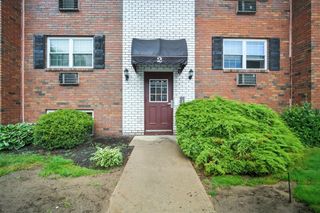 2 Maple Crest Cir F, Holyoke, MA 01040