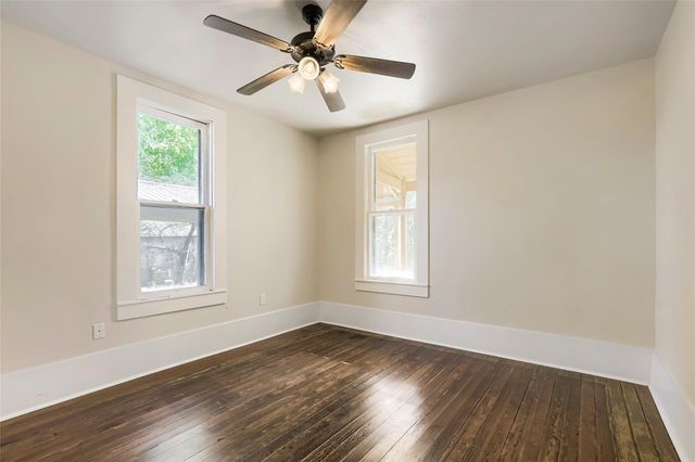 208 N Avenue, Elgin, TX 78621