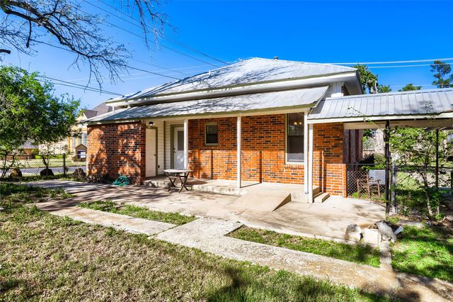 208 N Avenue, Elgin, TX 78621