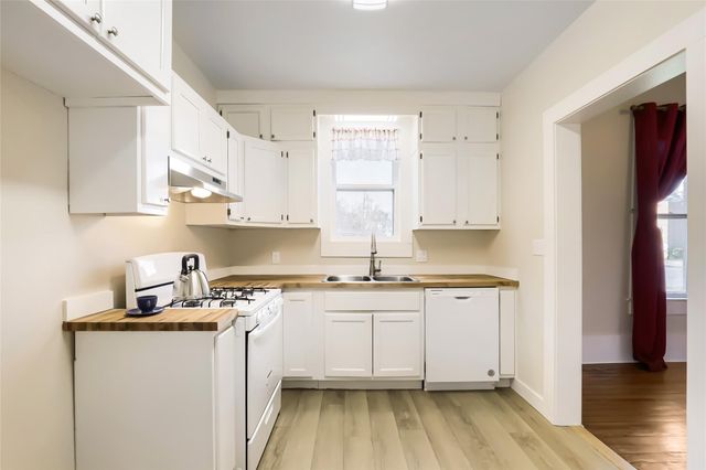 208 N Avenue, Elgin, TX 78621