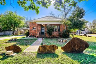 208 N Avenue, Elgin, TX 78621