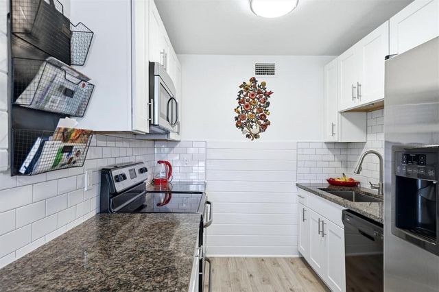 7271 W COUNTRY CLUB DRIVE N 122, Sarasota, FL 34243