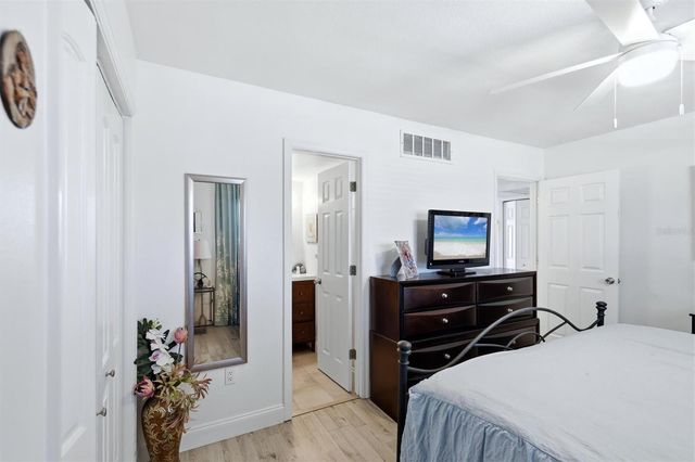 7271 W COUNTRY CLUB DRIVE N 122, Sarasota, FL 34243