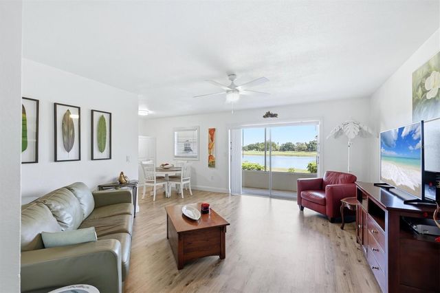 7271 W COUNTRY CLUB DRIVE N 122, Sarasota, FL 34243
