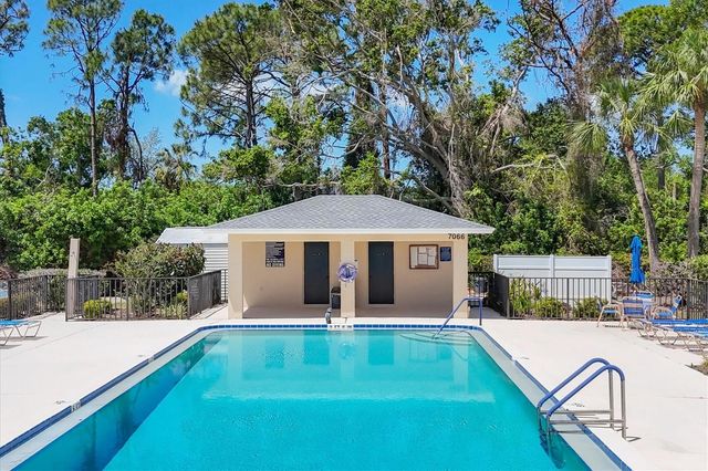 7271 W COUNTRY CLUB DRIVE N 122, Sarasota, FL 34243