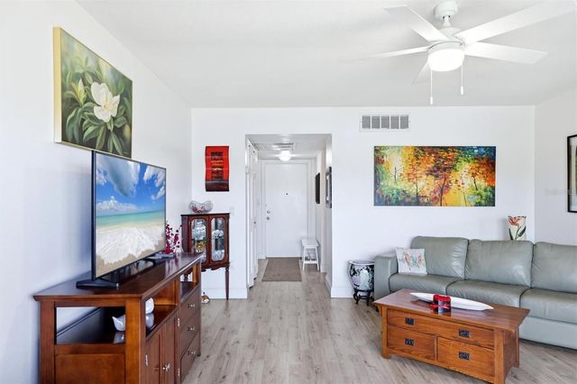 7271 W COUNTRY CLUB DRIVE N 122, Sarasota, FL 34243