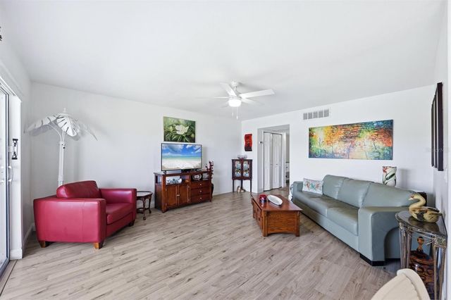 7271 W COUNTRY CLUB DRIVE N 122, Sarasota, FL 34243
