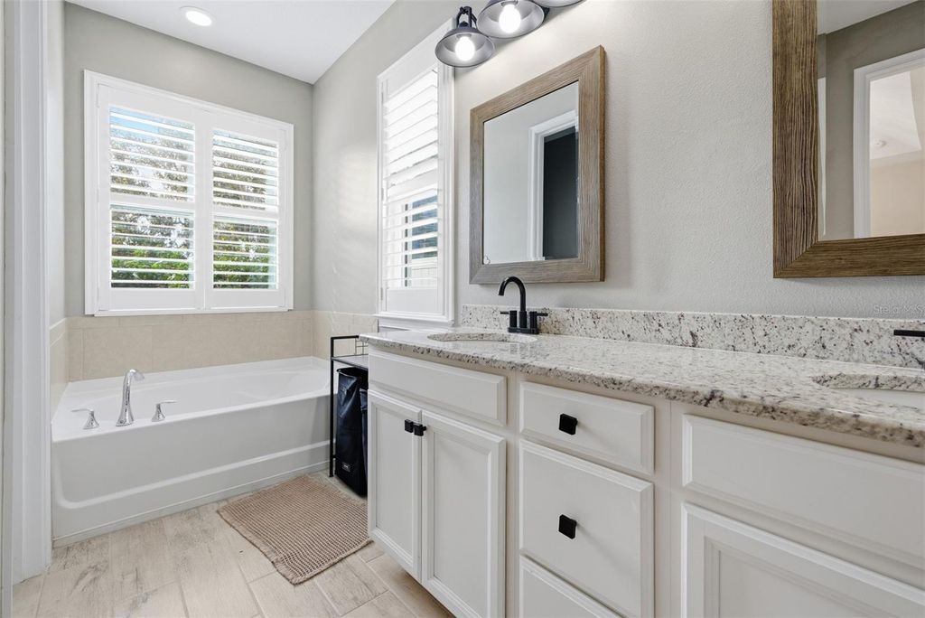 Image 21 of property listing at 5232 BENTGRASS WAY, Bradenton, FL 34211