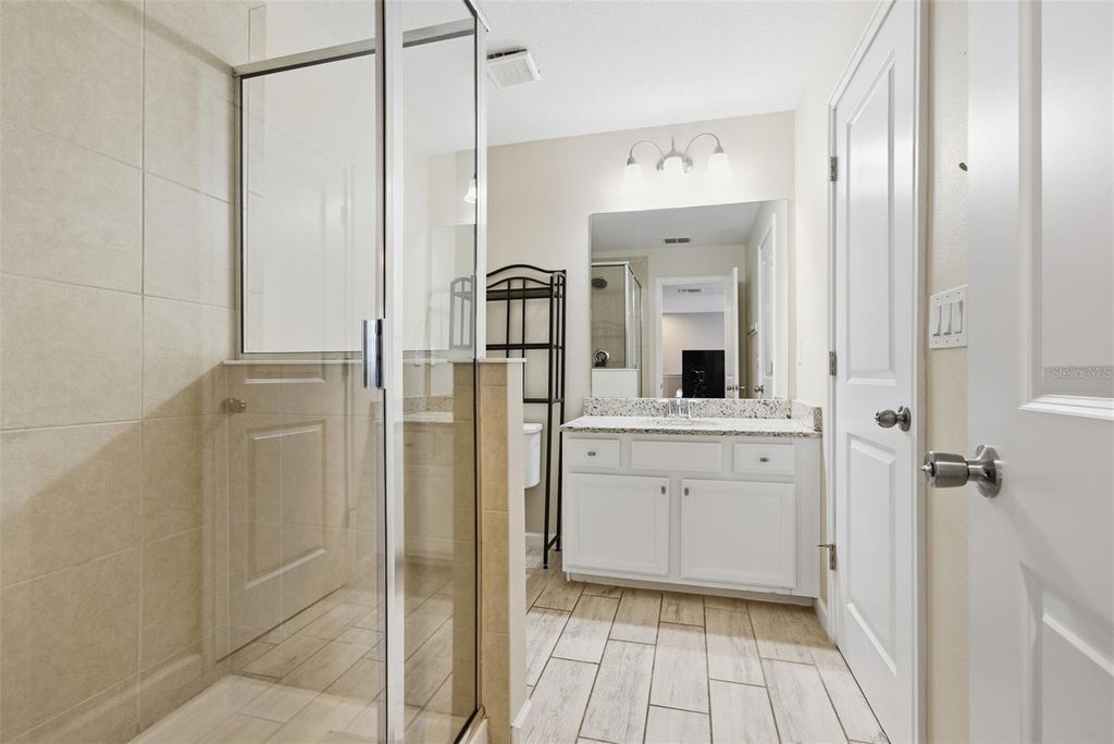 Image 33 of property listing at 5232 BENTGRASS WAY, Bradenton, FL 34211