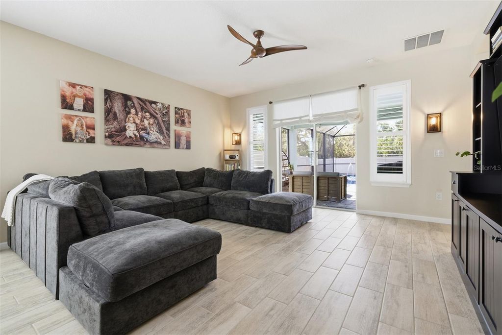 Image 9 of property listing at 5232 BENTGRASS WAY, Bradenton, FL 34211