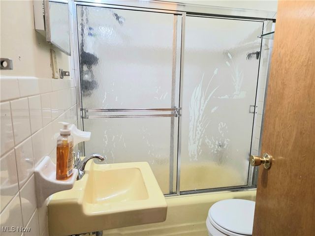 2814 16th Avenue, Vienna, WV 26105