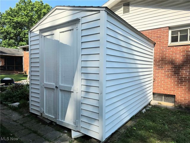 2814 16th Avenue, Vienna, WV 26105